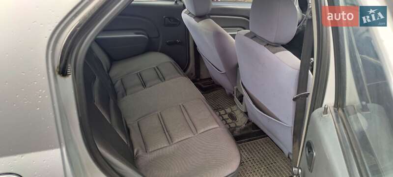 Седан Dacia Logan 2006 в Харкові