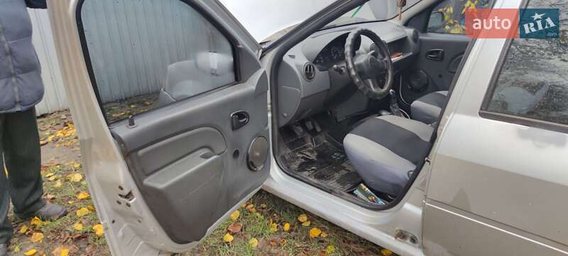 Седан Dacia Logan 2006 в Харкові