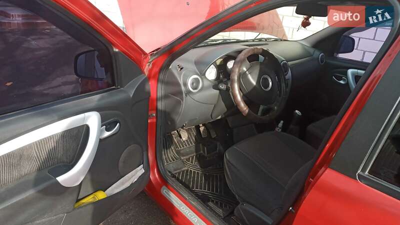 Седан Dacia Logan 2008 в Бурыни