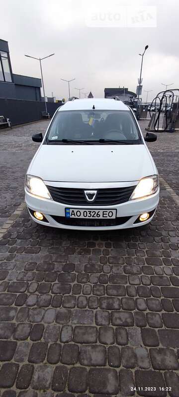 Седан Dacia Logan 2012 в Мукачево