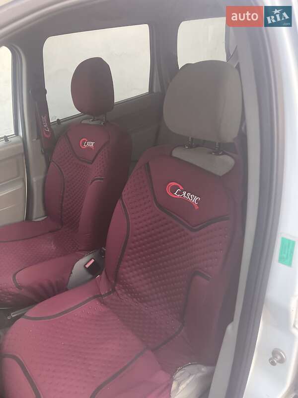 Седан Dacia Logan 2010 в Тячеві