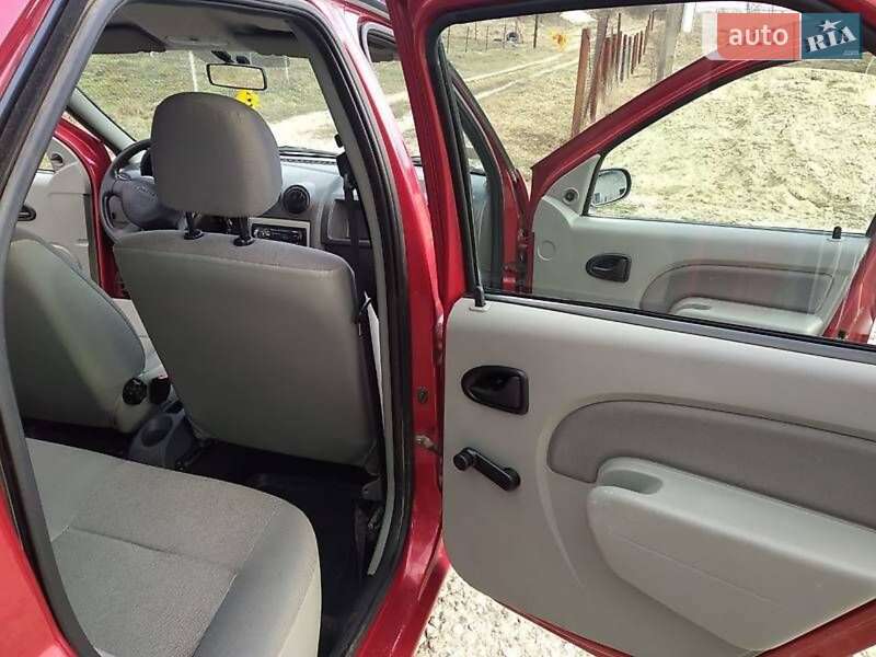 Седан Dacia Logan 2007 в Тернополі