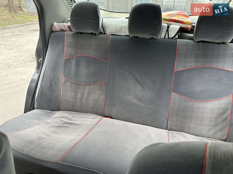 Седан Dacia Logan 2006 в Золочеве