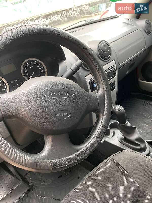 Седан Dacia Logan 2007 в Чугуеве