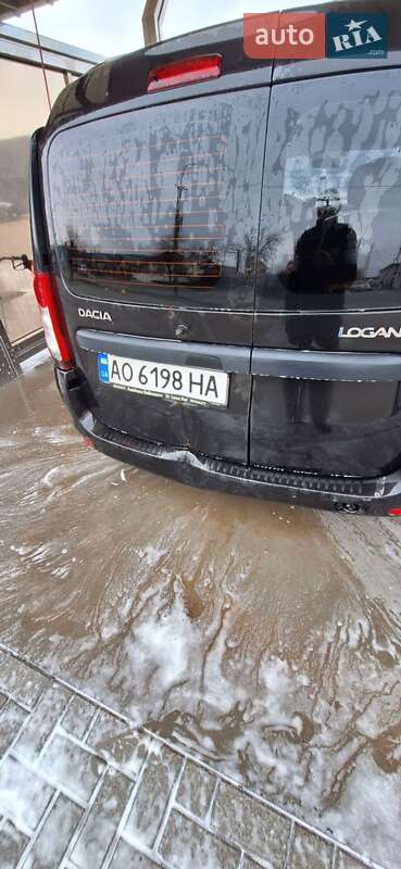 Седан Dacia Logan 2012 в Ужгороді