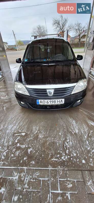 Седан Dacia Logan 2012 в Ужгороді