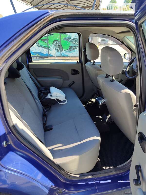 Седан Dacia Logan 2008 в Черновцах