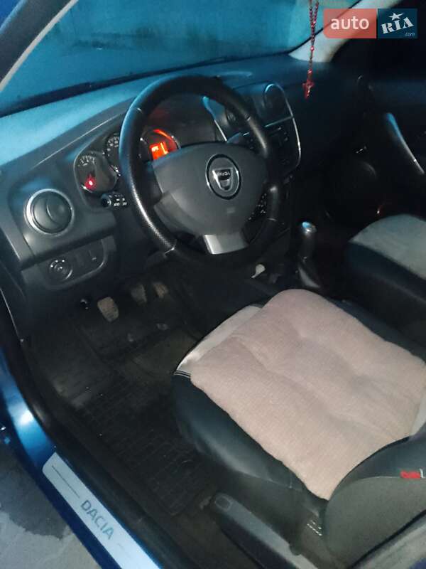 Седан Dacia Logan 2013 в Львове
