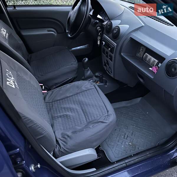Седан Dacia Logan 2007 в Києві