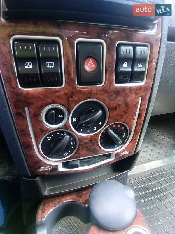 Седан Dacia Logan 2006 в Сваляві