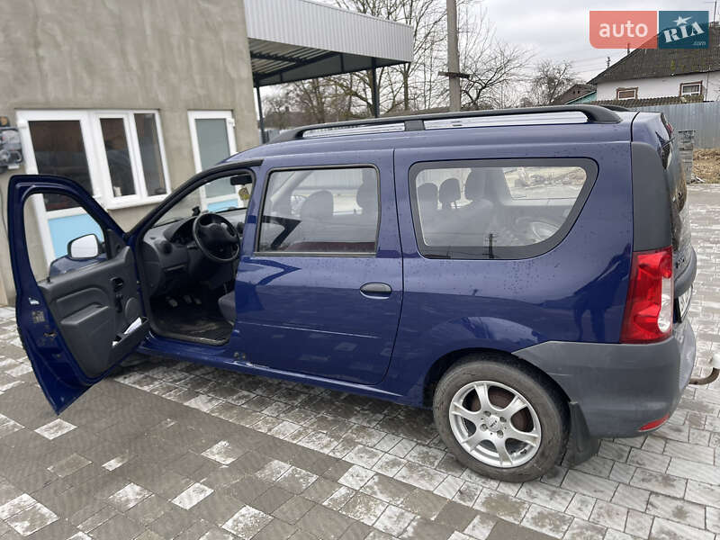 Седан Dacia Logan 2009 в Сарнах