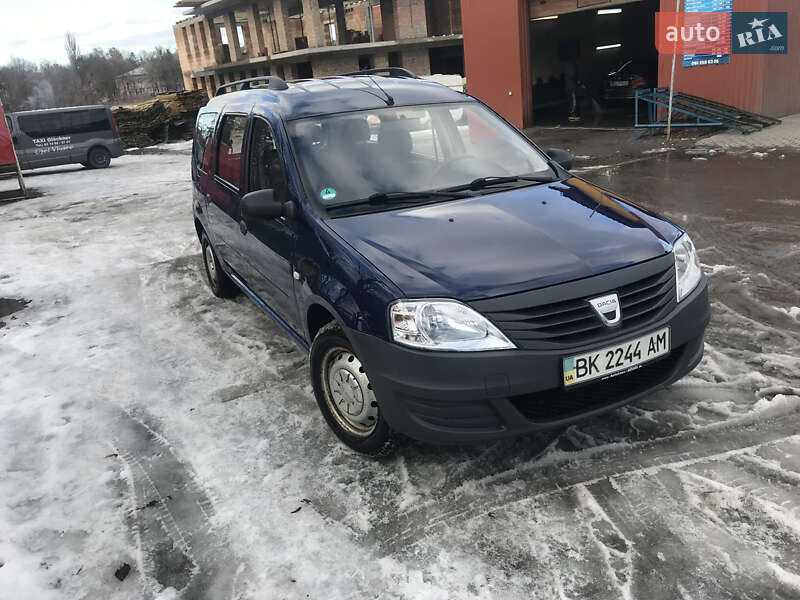Седан Dacia Logan 2009 в Сарнах
