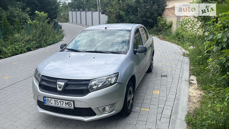 Седан Dacia Logan 2013 в Львові