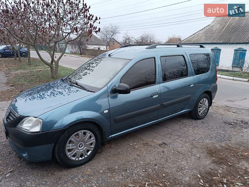 Седан Dacia Logan 2008 в Хоролі