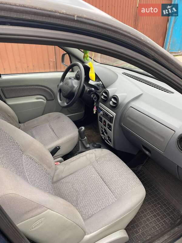 Седан Dacia Logan 2007 в Черкасах