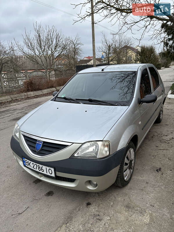 Седан Dacia Logan 2006 в Вараші