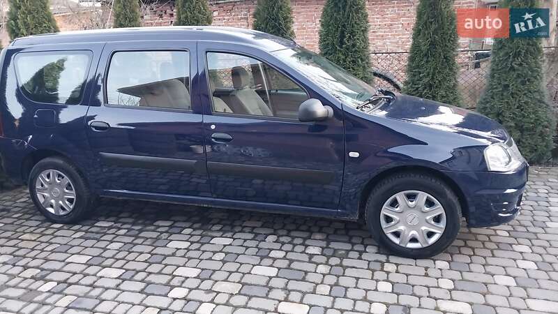 Седан Dacia Logan 2011 в Ходореві
