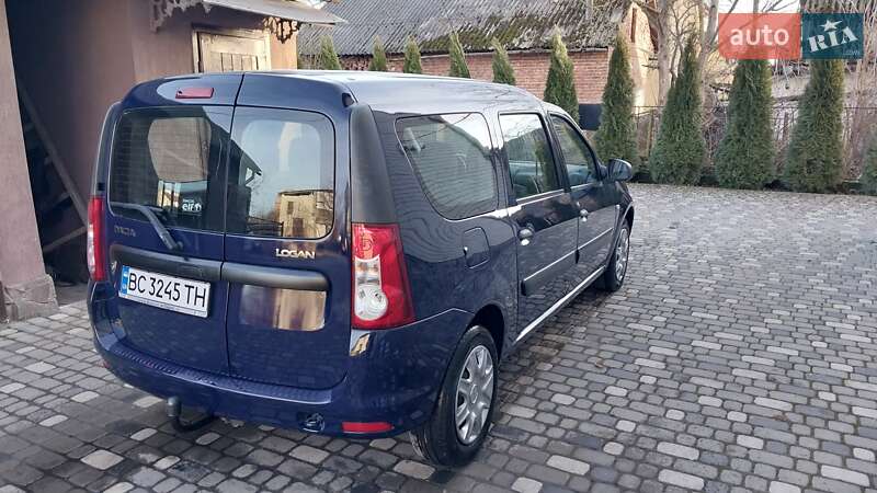 Седан Dacia Logan 2011 в Ходореві