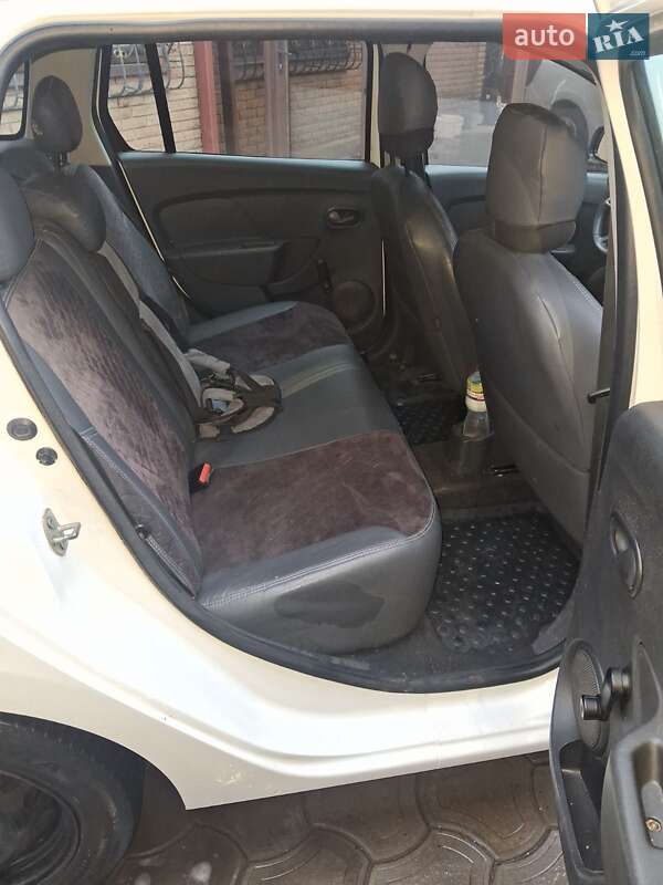 Седан Dacia Logan 2017 в Кривом Роге фото 7 Седан Dacia Logan 2017 в Кривом Роге