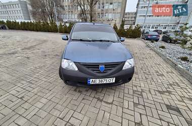Седан Dacia Logan 2007 в  Седан Dacia Logan 2007 в