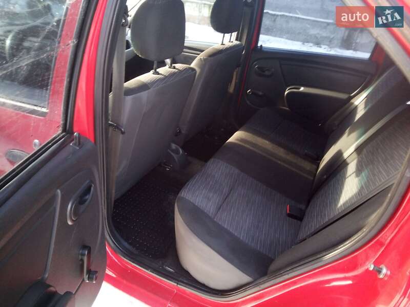 Седан Dacia Logan 2008 в Львові