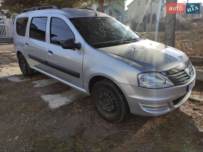 Седан Dacia Logan 2010 в Черновцах