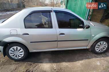 Седан Dacia Logan 2006 в Новгородці