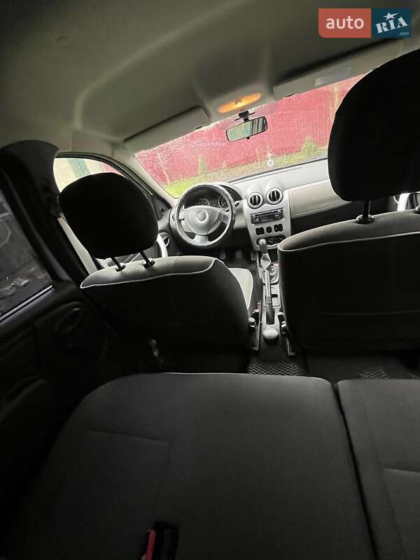 Седан Dacia Logan 2012 в Івано-Франківську