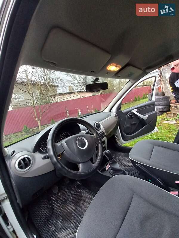 Седан Dacia Logan 2012 в Івано-Франківську