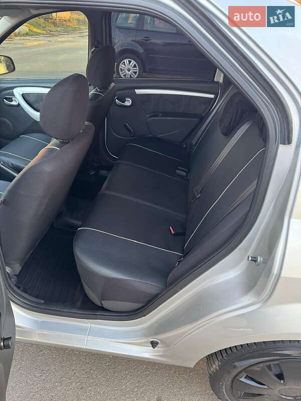 Седан Dacia Logan 2008 в Борисполе