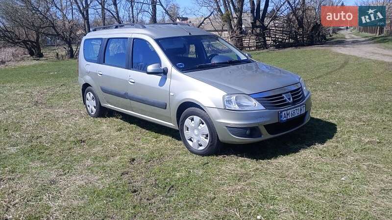 Седан Dacia Logan 2012 в 