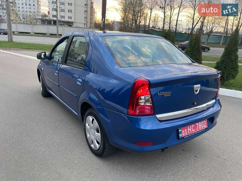 Седан Dacia Logan 2010 в Харькове