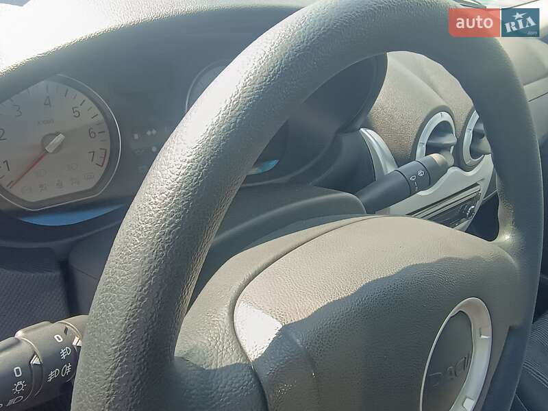 Седан Dacia Logan 2010 в Харькове