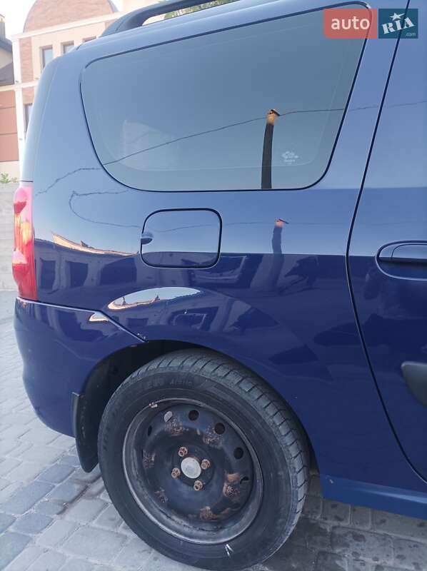 Седан Dacia Logan 2009 в Чорткові