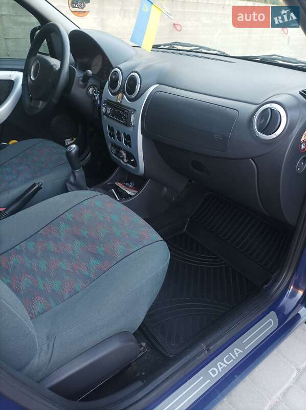 Седан Dacia Logan 2009 в Чорткові