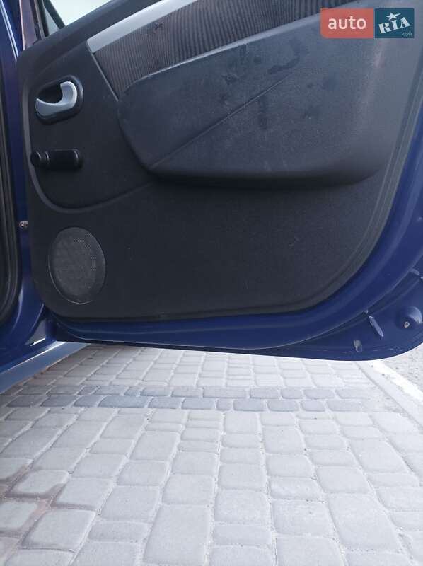 Седан Dacia Logan 2009 в Чорткові