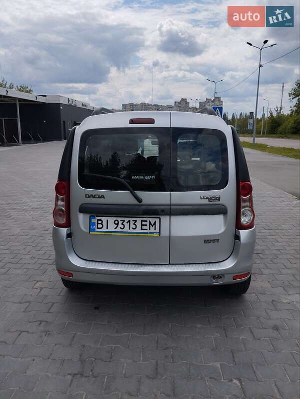 Седан Dacia Logan 2009 в Полтаві