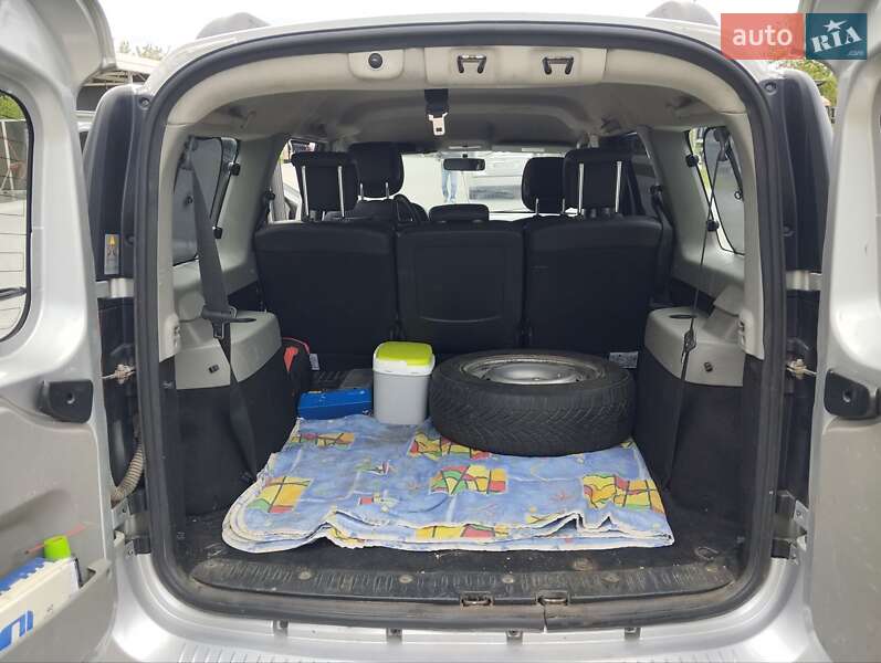 Седан Dacia Logan 2009 в Полтаві