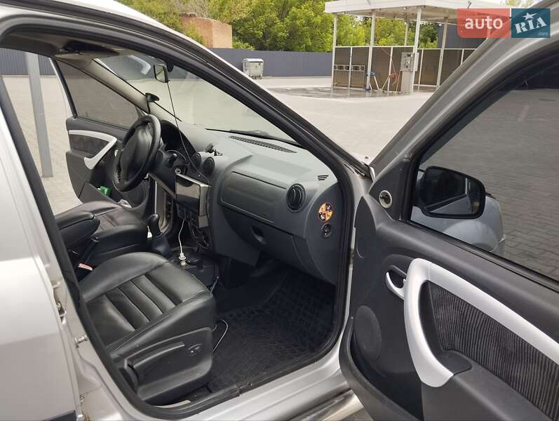 Седан Dacia Logan 2009 в Полтаві