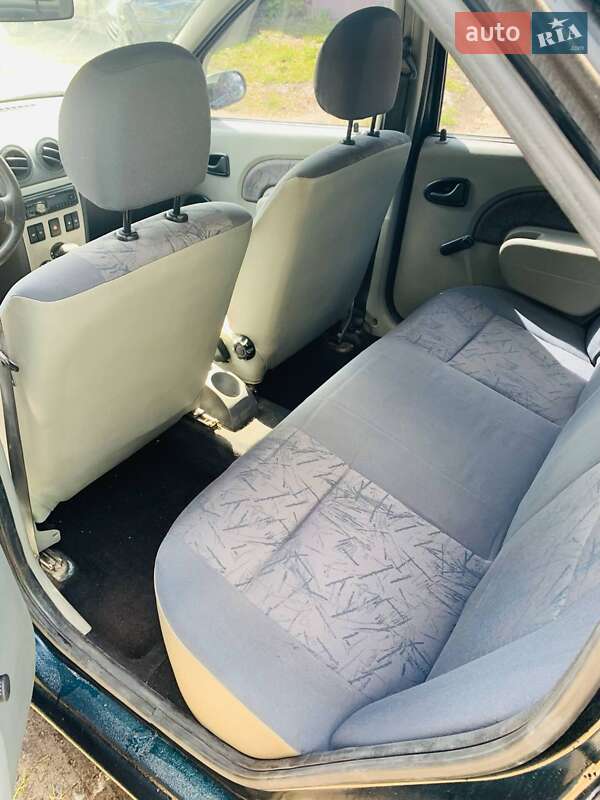 Седан Dacia Logan 2005 в Чернігові