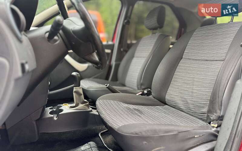Седан Dacia Logan 2006 в Черновцах