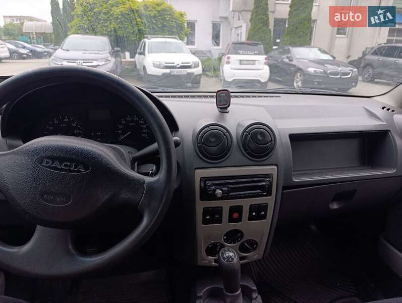 Седан Dacia Logan 2008 в Львові
