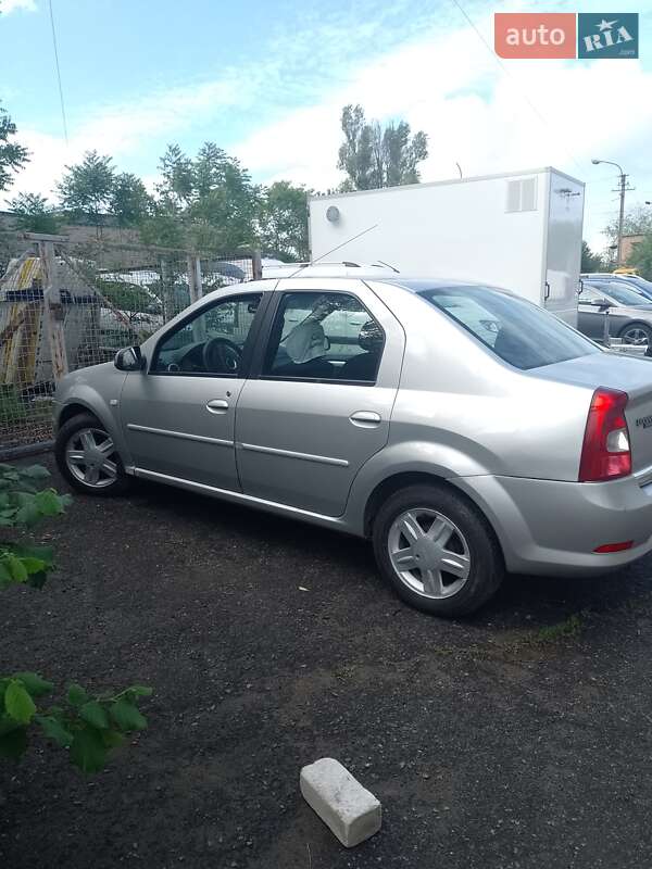 Седан Dacia Logan 2008 в 