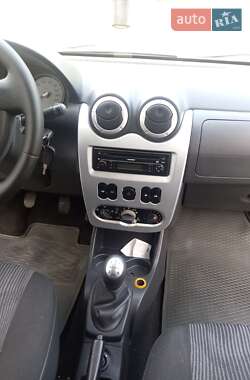 Седан Dacia Logan 2009 в 