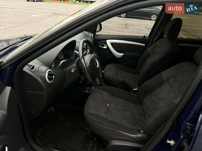 Седан Dacia Logan 2010 в Ивано-Франковске