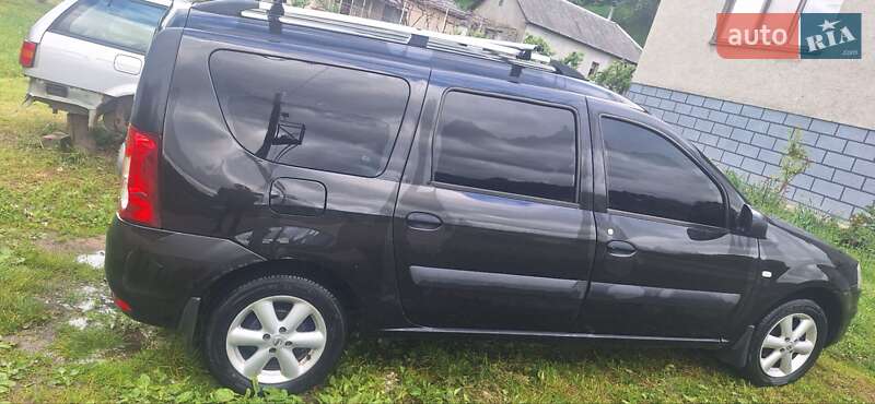 Седан Dacia Logan 2012 в Ужгороді