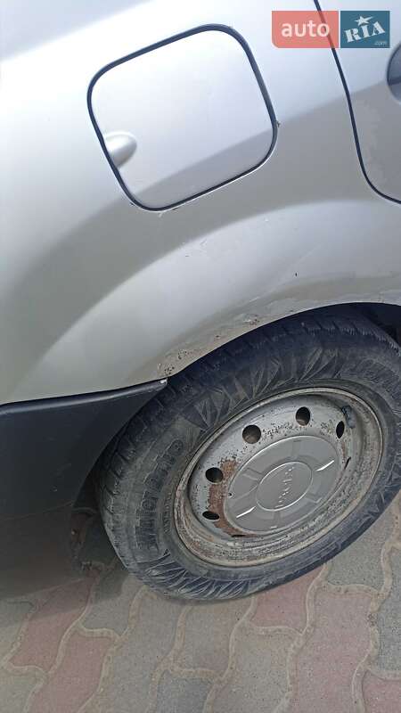 Седан Dacia Logan 2007 в Кельменцях