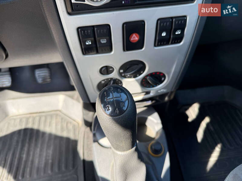 Седан Dacia Logan 2008 в Коломые