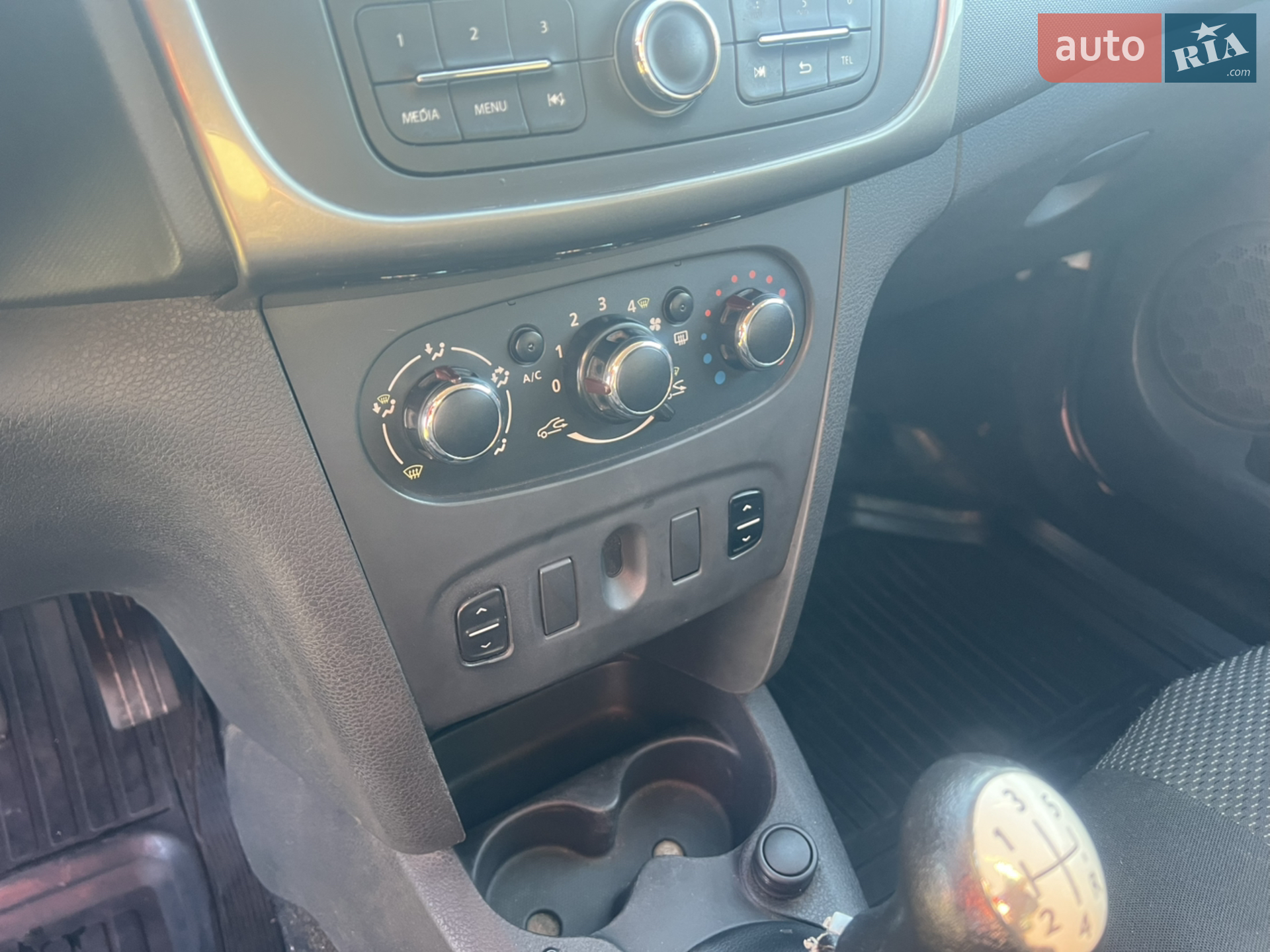 2015 Dacia Logan - мініатюра 16