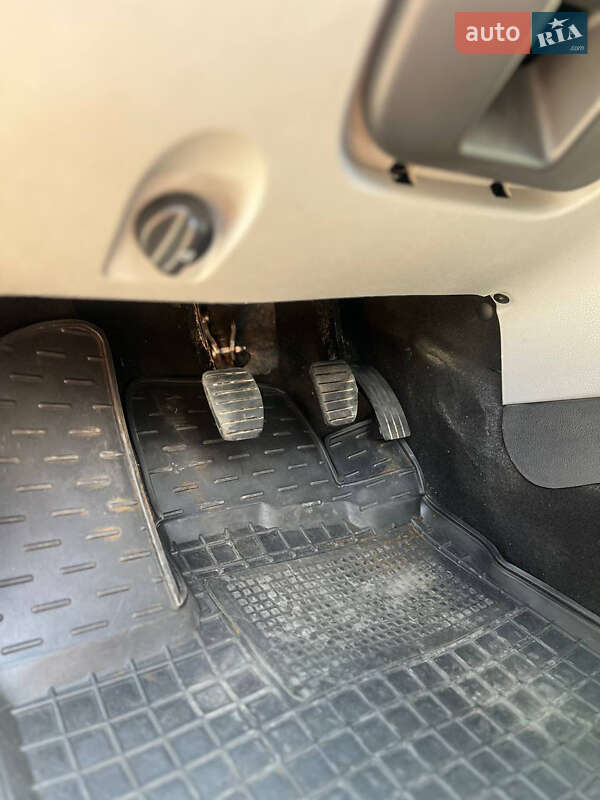 Седан Dacia Logan 2013 в Ивано-Франковске